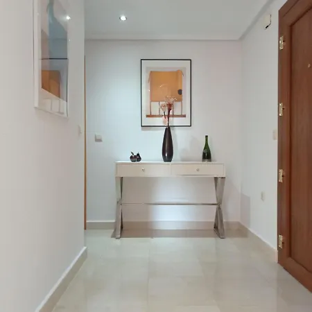 Luxury Large 2 Bedroom 10 Min Walk To Plaza Apartment Villamartin (Valencia)