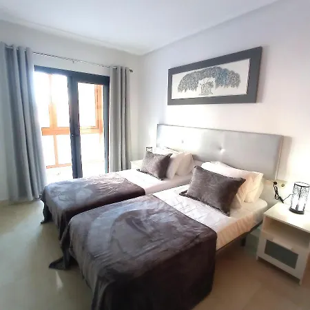 Apartment Luxury Large 2 Bedroom 10 Min Walk To Plaza *