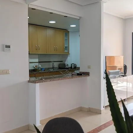 Luxury Large 2 Bedroom 10 Min Walk To Plaza Villamartin (Valencia)